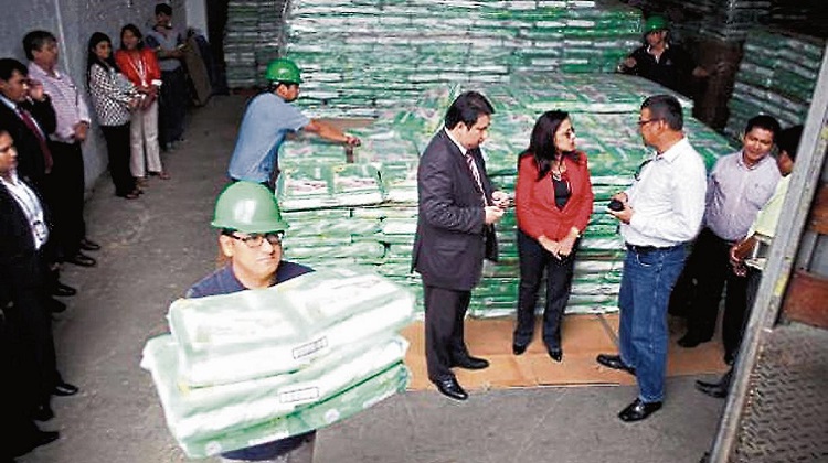 Fiscalía compromete a Ana Jara en millonaria compra de pañales