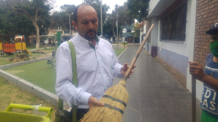 Segat niega sobrevaloración en compra de escobas