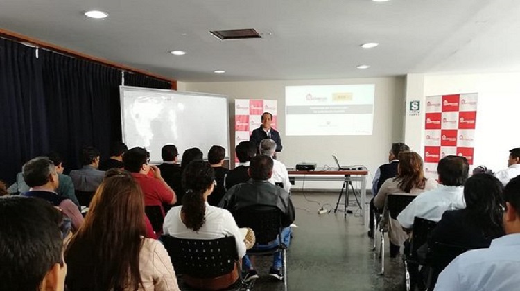 ARCC capacita a funcionarios en licitaciones públicas