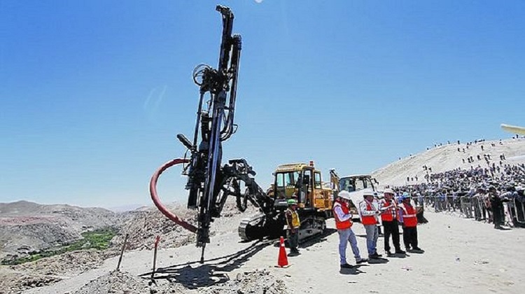 Contratista impide fiscalizar obra de Arequipa – La Joya a consejero Rosas
