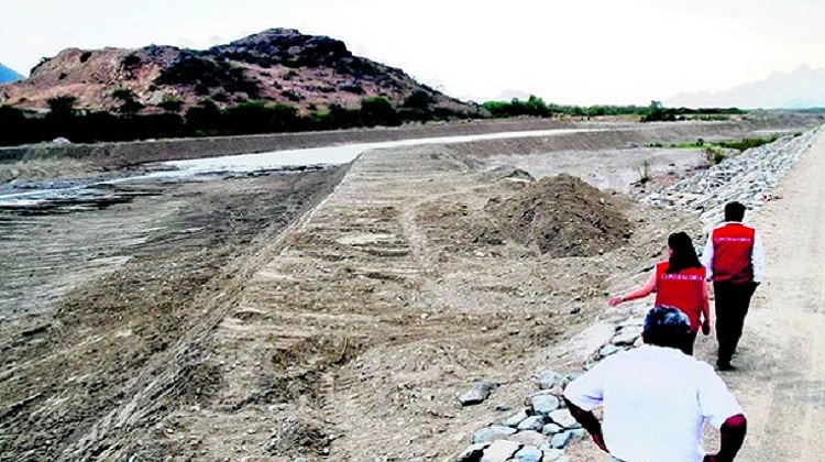 Descolmatación de río Olmos presenta riesgos, según la Contraloría