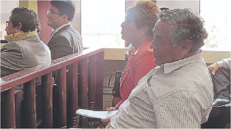 Espinoza y Cortez buscan absolución en caso semáforos