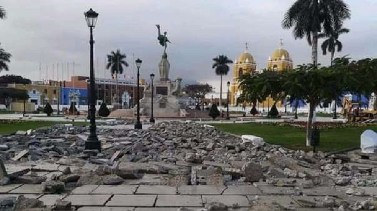 Alcalde desestima sobrevaloración en mejoramiento de la plaza de armas