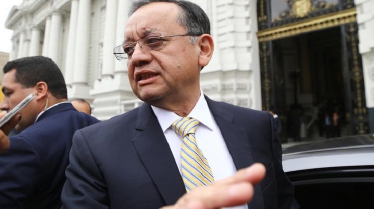 Excontralor Alarcón demandará millonaria reparación si no le reponen el trabajo