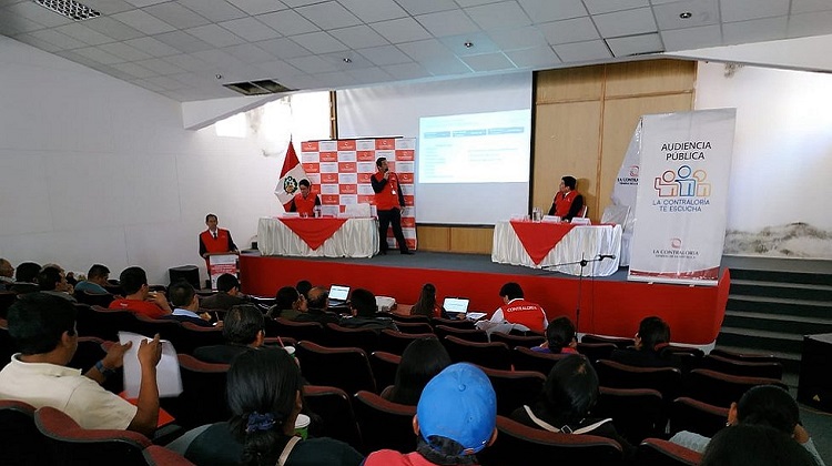 Pobladores de Huaytará denuncian obras inconclusas y abandonadas en audiencia pública