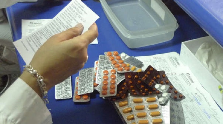 Ministra de Salud denuncia presunta concertación de precios en medicamentos
