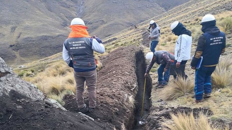 Advierten riesgos en obra de saneamiento en distrito de Lircay