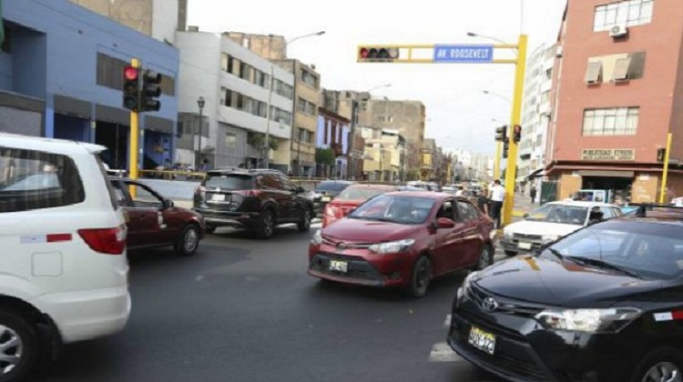 Lima: Semáforos mal coordinados nos quitan hasta 30 minutos al día