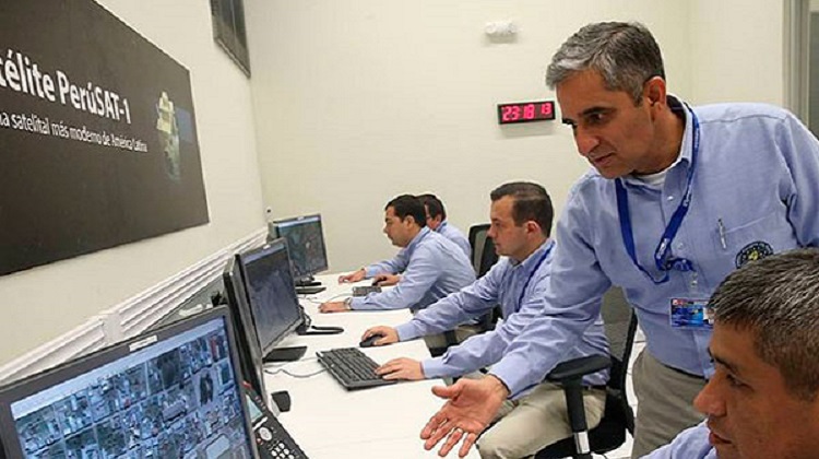 No se cumple el convenio de compra del Perú Sat-1