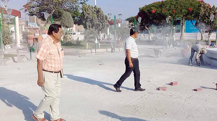 Santa: Alcalde detecta presuntas anomalías en obra de Plaza de Armas