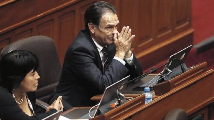 Empresaria ratifica ante fiscal que pagó soborno a Becerril