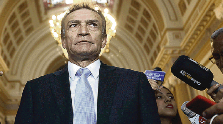 Becerril negoció compra de departamento con empresaria