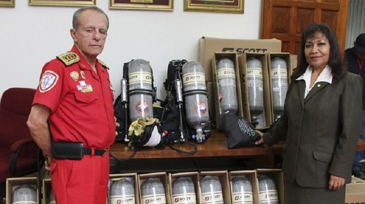 Confirman que equipos de respiración repartidos a bomberos de Lima y Callao no son para incendios