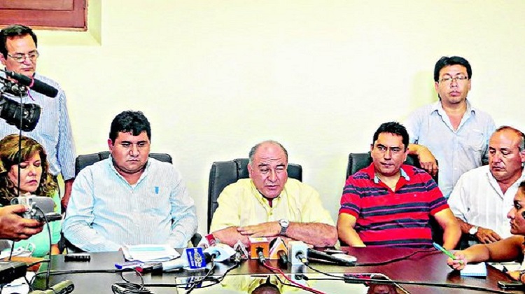 Fiscal pide 12 años de cárcel para exalcalde y exgerente de MPCh