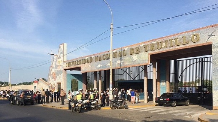 UNT compra 25 pantallas interactivas, pero no las usa