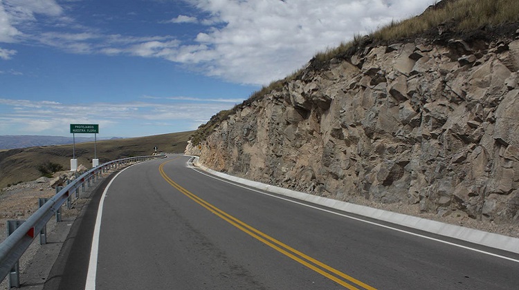 Perú invertirá S/ 3,400 millones para pavimentar 1,200 kilómetros este año
