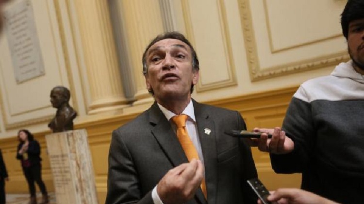 Héctor Becerril acudió a Fiscalía para responder por denuncia de empresaria