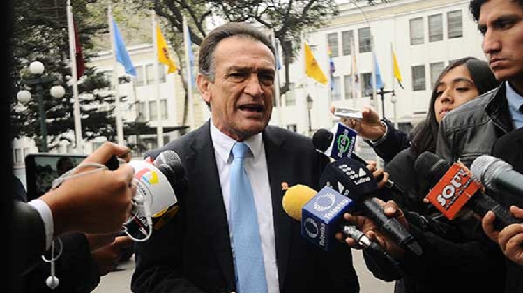 Becerril dice que no conocía a empresario que lo denunció