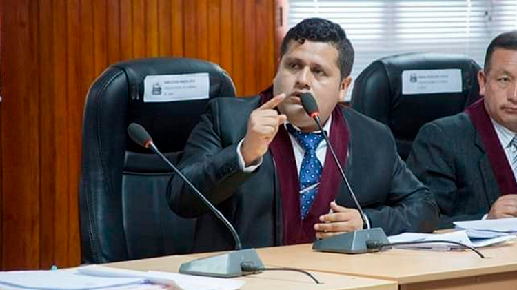 Condenan a consejero del Santa por corrupción