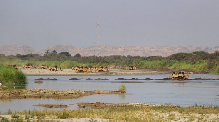 Descolmatación del río Piura aún no acaba tras casi dos años de El Niño costero