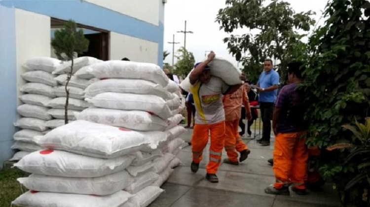 Inmovilizan 17 toneladas de productos del Vaso de Leche por contener insectos