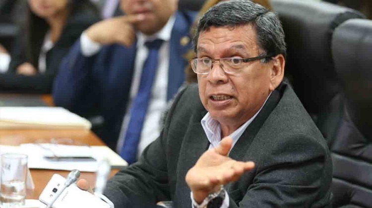 Cevallos denuncia corrupción en EsSalud por las tercerizaciones