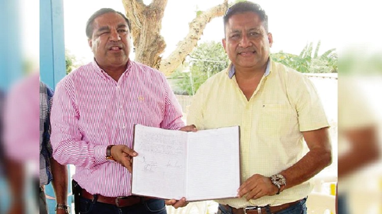 Alcalde y su pareja se habrían favorecido con S/160 mil en contratos