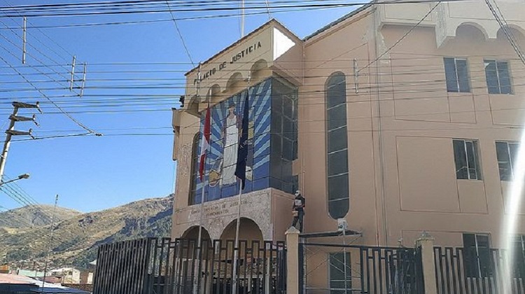 Dan cárcel efectiva a dos exfuncionarios de Castrovirreyna