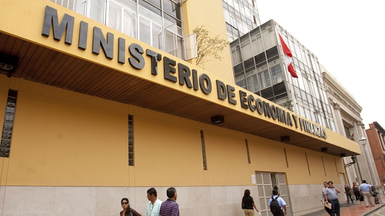 MEF insta a Gobernadores Regionales culminar obras y ponerlas al servicio de ciudadanos