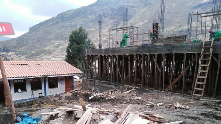 Advierten riesgos en construcción de institución educativa de Angaraes