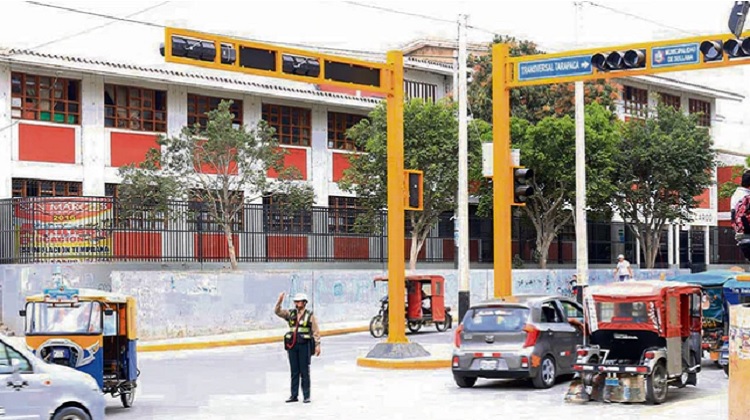 Denunciarán a ex funcionarios por compra irregular de 52 semáforos