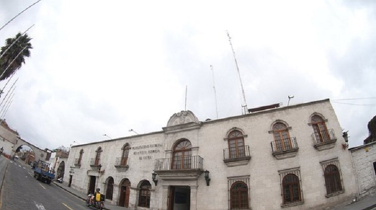 Arequipa: Irregularidades en licitación de compra de camiones compactadores en Cayma