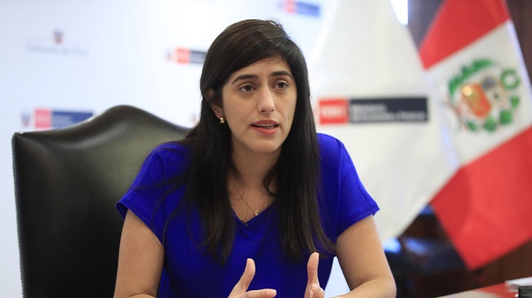 Ministra Alva: la gran apuesta debe pasar por fortalecer el sector público