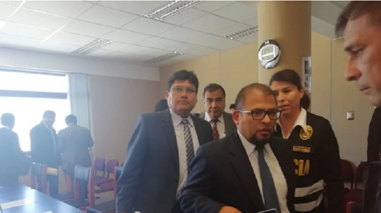 Condenan a seis años de prisión al alcalde de Arequipa