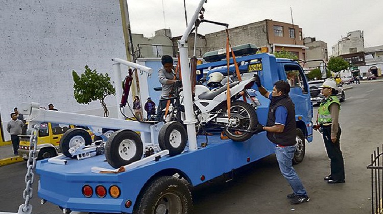 Municipio de Arequipa contrató grúas sin tener necesidad