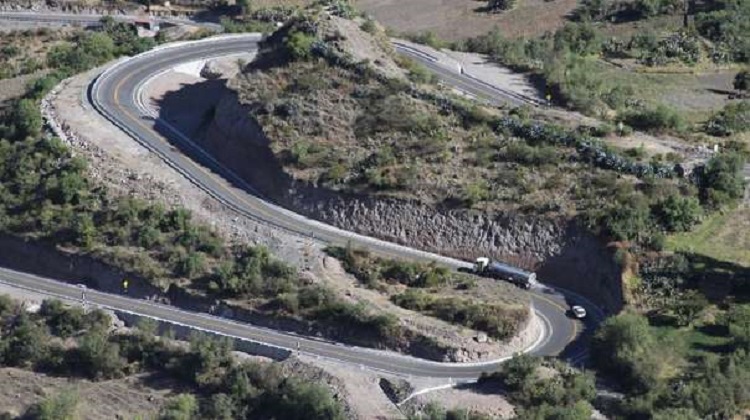 Contraloría advierte millonario perjuicio económico en carretera que une Arequipa con Cusco