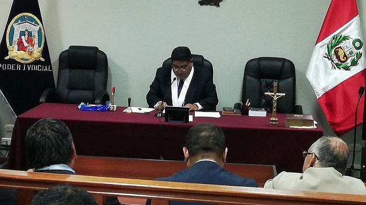 Condenan a expresidente Chocano por negociación incompatible