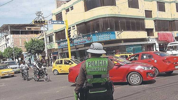 Denuncian “cambiazo” en la millonaria obra de semaforización
