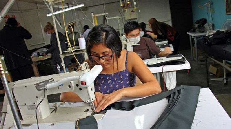 Proyectan contratar a unas 600 mypes en Lima y Callao para la confección de uniformes para la Policía