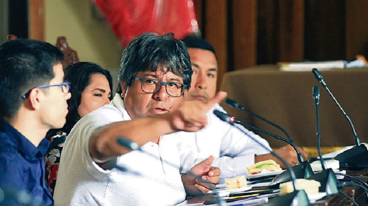 Denuncia de presunto negociado pone en aprietos a alcalde