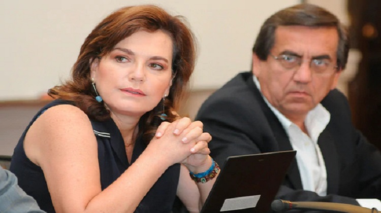 Exministra aprista Susana Pinilla condenada a 5 años, es prófuga de la justicia