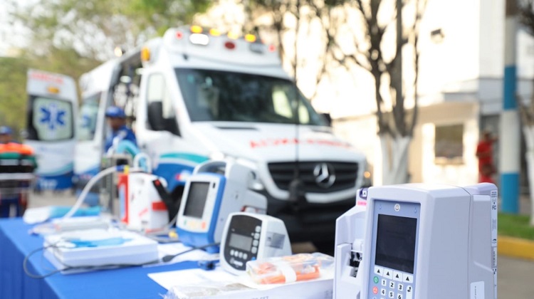 EsSalud presenta ambulancias con tecnología para traslado de pacientes críticos