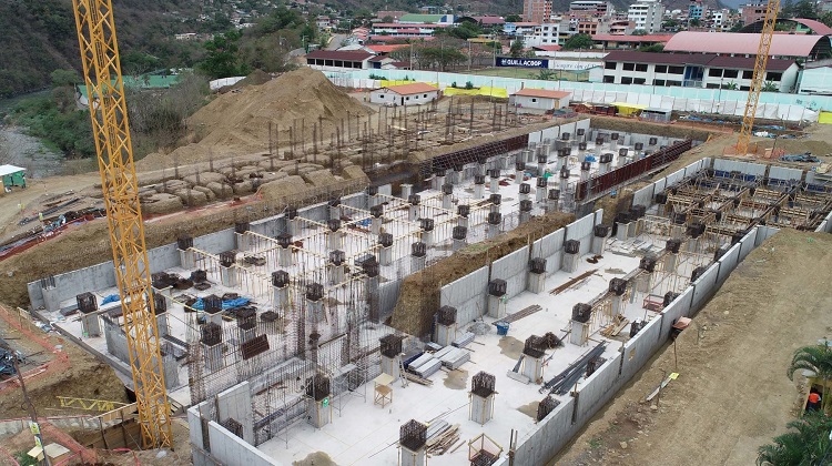 Corrupción y construcción en hospitales del Perú, por Yeni Vilcatoma