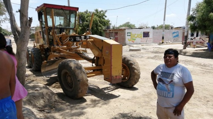 Usan maquinaria municipal para obra de empresa privada