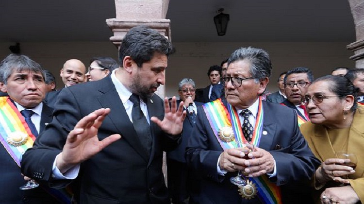 Cuestionadas gestiones de alcaldes de Cusco y Santiago durante la cuarentena