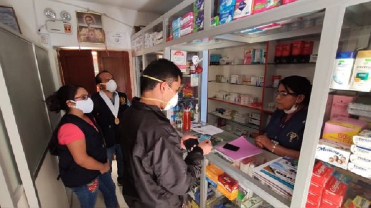 Detienen a jefa de farmacia del Hospital Regional de Ayacucho al hallar medicamentos del Minsa en su negocio