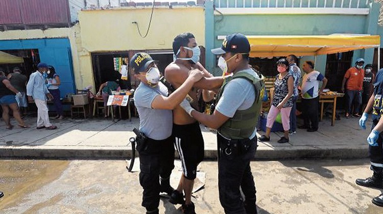 Policía Nacional compró mascarillas y gel que no tienen marca ni registro sanitario