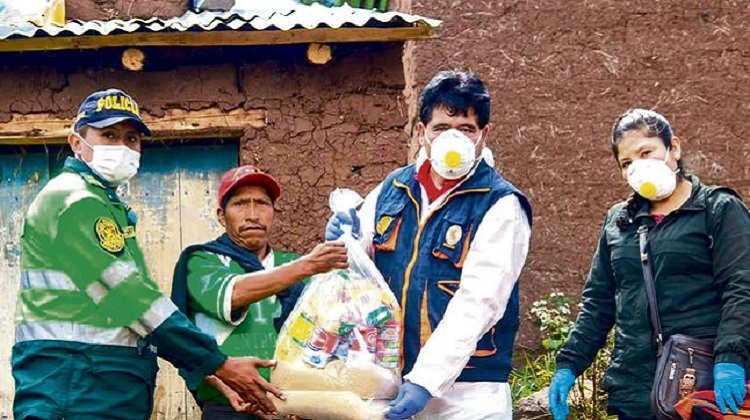 Beneficiarios fantasma en municipio de Cusco y desorden en entrega de canastas en Puno