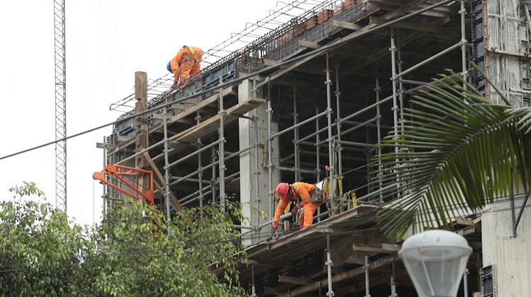 Construcción iniciará actividades el 18 de mayo, anuncia el ministro de Vivienda
