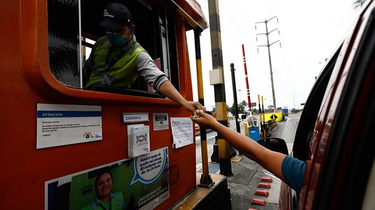 Ley de peajes es un subsidio encubierto a empresas de transporte, afirma titular del MEF